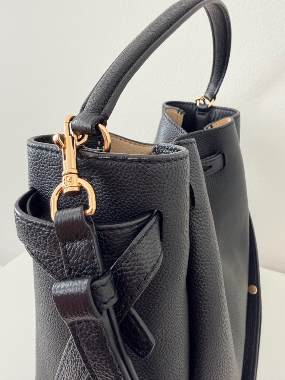 Tory Burch Romy Bucket Bag - Picture 4 of 16
